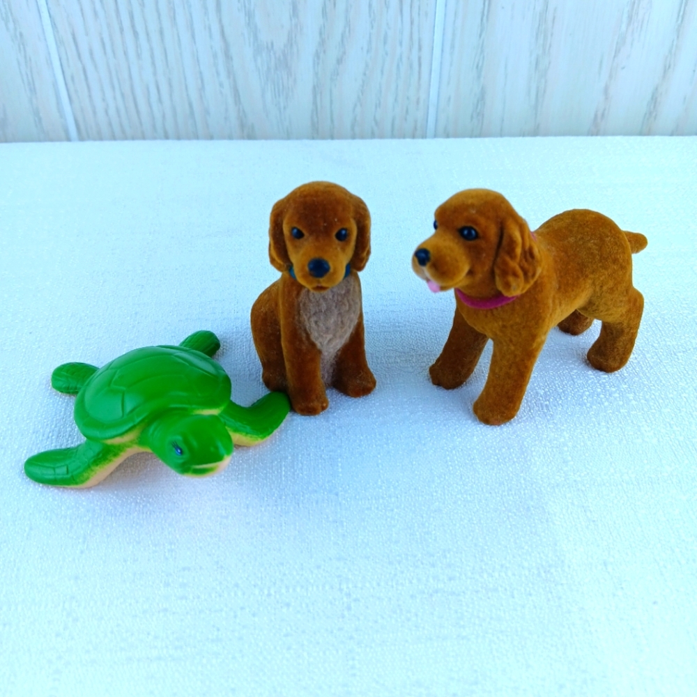 Vintage Barbie green turtle and brown dogs Barbie accessories